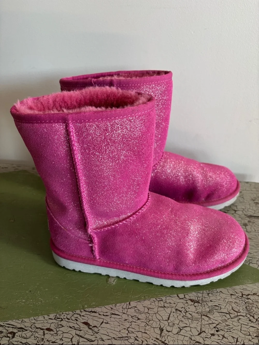 UGG Classic Glitter Boots Girls 1002495 Fuchsia Pink Sheepskin Boots Size 4
